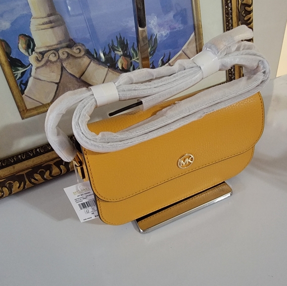 NWT Micheal kors Jet Set Flap crossbody
